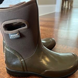 Bogs brand rain boots Women size 6